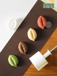 Home Use Hand Press Light Leaf Green Bean Cake Mold Baking Tool Chinese Style Retro Design Pastry Making Kitchen Gadget