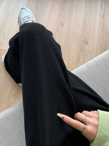 กางเกงกีฬาเอวสูงทรงหลวมสำหรับผู้หญิง กางเกงขายาวทรงหลวมสไตล์เกาหลีสีดำ กางเกงวอร์มลายสก็อต ทรงหลวม สไตล์เกาหลี