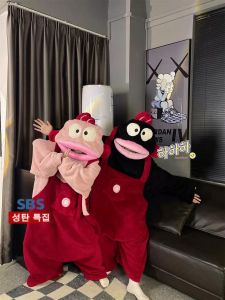 ชุดนอนแบบสวมหัวคอตตอนขนแกะหนาสำหรับฤดูหนาว ลายปลาหมู ทรงหลวม สำหรับผู้ชายและผู้หญิง ชุดนอนแบบสวมหัวลายการ์ตูนสีดำ