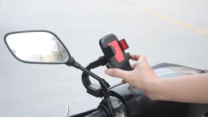 ที่ยึดโทรศัพท์มือถือ ที่หนีบมือถือ สำหรับยึดไว้บนกระจกมองหลังของรถมอเตอร์ไซค์ ที่วางโทรศัพท์ปลอดภัย มั่นคง คละสีจัดส่ง