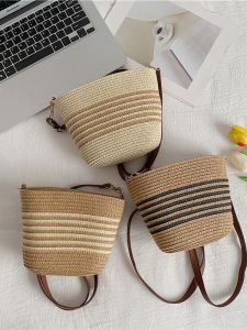 กระเป๋าสะพายข้างผ้าไนลอนลายทางสุดเก๋สำหรับผู้หญิงในช่วงวันหยุด กระเป๋าสะพายข้างแบบลำลอง กระเป๋าถือขนาดเล็กแบบอเนกประสงค์