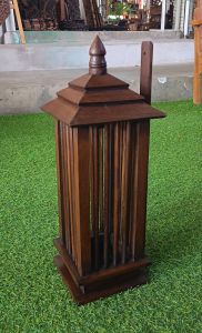 โคมติดผนังไม้สักแท้ 100% โคมสไตล์บาหลี โคมไฟติดผนังไม้สักแท้ 100% ทำสีโอ๊ค แข็งแรงทนทานใช้นานๆ ติดตั้งขั้ว e 27 ให้แสงสว่างผ่านช่องไม้สวยหรูสไตล์รีสอร์ท ติดตั้งง่าย ได้ทั้งโคมไฟหัวเสาและติดผนัง กว้าง8*8สูง50cm. ภาพจริงไม่ใช่ AI สวยหรูดูแพง พร้อมส่งฟรี