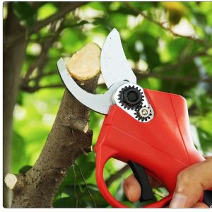 (นำเข้าจากญี่ปุ่น)กรรไกรไฟฟ้า กรรไกรตัดแต่งกิ่งไฟฟ้า 21Vตัดกิ่งไม้ ตัดไม้ ไร้สาย รรไกรแต่งสวน กรรไกรทำสวน 1000W พลังวิเศษมอเตอร์ไร้แปรง พลังแข็งแกร่ง