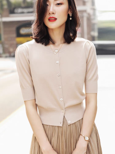 เสื้อคาร์ดิแกนแขนสั้นคอตั้งผ้าไหม Lycocell เสื้อคลุมบางสำหรับผู้หญิง แขนพอง 5 ส่วน กระโปรงสั้น เสื้อคลุมกันหนาวแบบสวมหัว