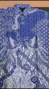 Mahardhika Batik Pria Kemeja Lengan Pendek Reguler Fit Motif Mahadewa Biru Lapis Furing