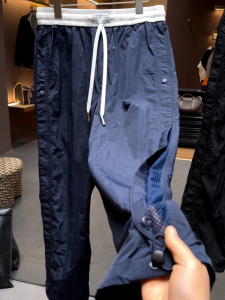 กางเกงวอร์มลำลองระบายอากาศได้ดี ทรงหลวม ทรงตรง ปิดด้วยกระดุม สีบล็อก กางเกงขายาวทรงสตรีทสไตล์สปริง/ซัมเมอร์