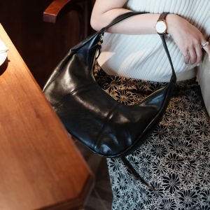 Retro Style Moon Tooth Shaped Tote Bag Underarm Bag High Quality Vegetable Tanned Cowhide Black Texture Single Shoulder Bag