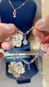 Y568【COD】Gelang Liontin Bentuk Hati Gelang Hias Kristal Berlian Imitasi Warna Silver untuk Wanita