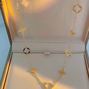 ASIX GOLD สร้อยคอโคลเวอร์สี่แฉกนำโชคเคลือบทอง 24K สร้อยคอแฟชั่นเกาหลี ชุบทอง 18K สร้อยคอเหล็กไทเทเนียมผู้หญิง จะไม่เปลี่ยนเป็นสีดำ จะไม่ลอก ของขวัญที่ประณีต