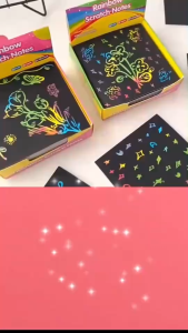 Set 100 แผ่น กระดาษขูดสีรุ้ง กระดาษขูดสีสายรุ้ง ของเล่นกระดาษขูดสี Magic Scratch Art ภาพขูดสี แผ่นขูดภาพวิว DIY ของเล่นฝึกสมาธิ เสริมพัฒนาการเด็ก ของเล่นเด็ก