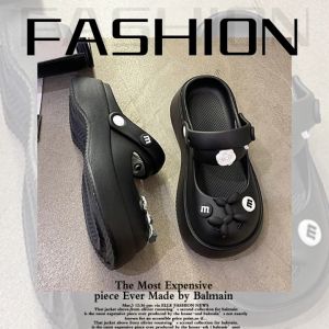 LH Moonlight Sale: รองเท้าแตะแฟชั่น หัวโตผญมาพร้อมตัวติดการ์ตูน โทนสีขาว สวมแต่งสายรัด รูปแบบดำไม่ซ้ำ และได้ทุกโอกาสรู้ความน่ารักๆ