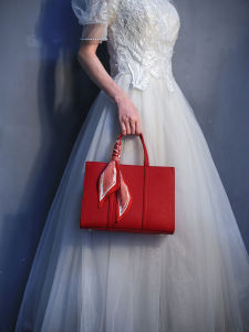 กระเป๋าผู้หญิงสำหรับงานแต่งงาน 2025 กระเป๋าสะพายข้างหนังนิ่มสีแดงขนาดใหญ่ กระเป๋าถือแบบสะพายข้างสำหรับงานแต่งงาน กระเป๋าสะพายข้างขนาดใหญ่