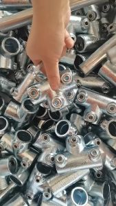 AMAZO ข้อต่อท่อโลหะ ข้อต่อสามทางกัลวาไนซ์ ข้อต่อท่อขนาด 6 หุน รูสวมท่อ 26 mm. ชนิดสวมขันเกลียวล็อค