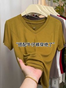 เสื้อยืดแขนสั้นฤดูร้อนสีบริสุทธิ์ลําลองแฟชั่นสําหรับผู้หญิงที่มีคอวีสไตล์อเนกประสงค์ความหนาปกติ