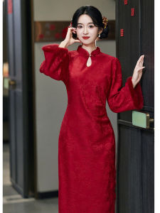 Red Wedding Qipao Dress with Fleece for Bride Autumn Winter Chinese Style Engagement Ceremony Dress Floral Embroidery Skirt