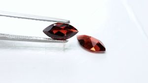 2.40 ct โกเมน (Garnet Red-Orange) ทรงมาคี 1 คู่