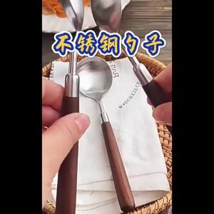 SEA JJT ช้อนสแตนเลสสตีลทรงคลาสสิกด้ามไม้สำหรับอาหารตะวันตกและอาหารประจำบ้าน