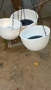 chậu nhựa treo hoa có dây treo bằng xích