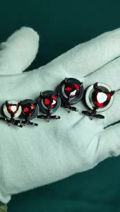 1/2 Cái Khuyên Tai Hình Trái Tim Bằng Thép Không Gỉ Đính Zircon Đỏ Dạng Kẹp Mở Rộng Kiểu Dáng Dễ Thương Trang Sức Xỏ Lỗ Thông Thường