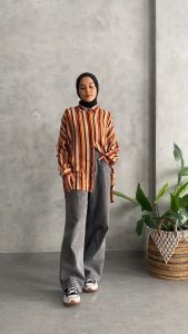 Ixora Ima Oversized Shirt - Atasan Kemeja Wanita Stripe Oversize Lengan Panjang Motif Garis