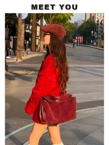 กระเป๋าสะพายข้างหนังหิมะสีแดงสไตล์ย้อนยุคขนาดใหญ่สำหรับผู้หญิง กระเป๋าสะพายข้างแบบถือได้สำหรับงานแต่งงานในฤดูใบไม้ร่วงปี 2024 กระเป๋าสะพายข้างแบบลำลอง