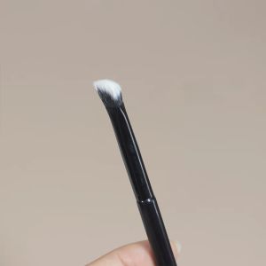 Matte Highlighting Flat Head Concealer Brush Small Triangle Ironing Board Brush for Natural 3D Nose Shaping Makeup Tool