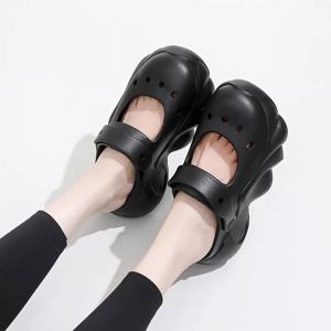2024 New Style Poop Feeling Platform Coros Shoes Womens Summer Outdoor Wear EVA Slippers Non-Slip Garden Beach Shoes Wholesale