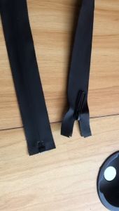 Resleting jaket waterproof MRT 70 cm hitam
