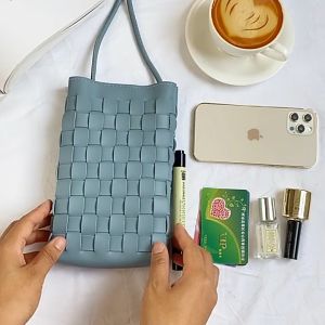 ถักเปีย กระเป๋าสะพายข้างผู้หญิง สไตล์เกาหลี เรียบง่าย 6 สี หนังPU กระเป๋าใส่โทรศัพท์มือถือแบบพกพา