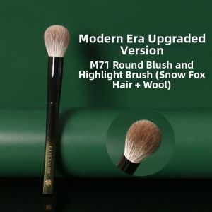 REVERSE | Soft Wool and Arctic Fox Hair Blush and Highlight Brush