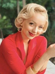 Marlon Golden Blonde Short Curl Wig High Temperature Silk Cosplay Female Performance Props Lady Fake Hair Daily Whole Wig