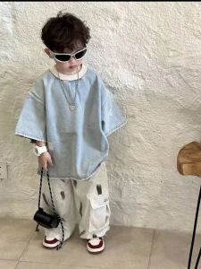 เสื้อยืดเด็กผ้าเดนิมขาดๆ ฤดูร้อน ชุดสองชิ้น ลำลอง เสื้อผ้าเด็กชาย แฟชั่น คอลเลกชั่นใหม่ 2025 สำหรับเด็กชาย