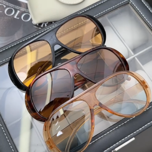 Retro Big Frame Sunglasses / Women Oversized Fashion Shades UV400 Sun Glasses / Vintage Streetwear Eyewear / for Driving Beach Travel