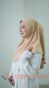 Jilbab Instan Kerudung Bergo Hijab Instant Non Pet Kaos Jersey Size M Non Label