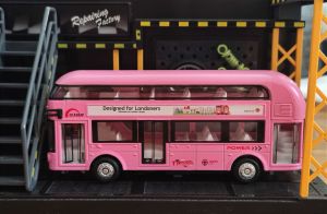 โมเดลรถเหล็ก Bus รถบัส มีกล่อง มีลาน มีเสียง มีไฟ