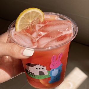 Disposable Plastic Coffee Milk Tea Cup with Straw And Lid PET Drink Bucket Sticker Portable Dining Table Utensils for Outdoor