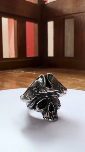 Pewterland Ringskull Pirates Cincin Tengkorak Bahan Logam Timah Pria dan Wanita