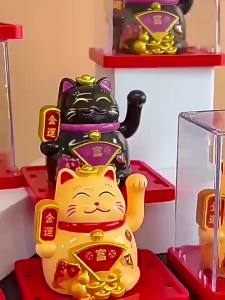 1Pcs Waving Wealth Good Fortune Awaits Solar-Powered Ornaments For Home And Office Lucky Beckoning Cat Solar Powered【SMQ】