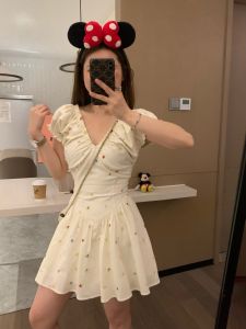 French Style Embroidered Sweet Tea Girl Dress V-Neck Puffy Sleeves Design Pleated Slimming White Cotton Summer Dress