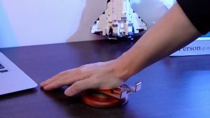 Giá đỡ điện thoại đế gỗ xoay 360 độ đa năng