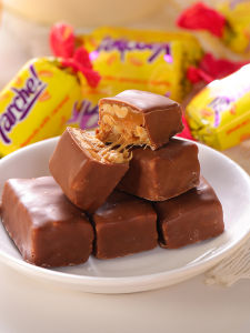 Russian Import Yellow Peanut Chocolate Candy KdV Nuts Sandwich Candy Casual Snack New Year Goods Candy 500G