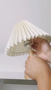 Lampu Tidur LED dan Lampu Meja dengan Bentuk Payung & Dasar Kayu Solid