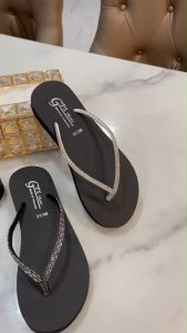 คลินิก รองเท้าหูหนีบ สายเพชร วิบวับ เรียบหรู พื้นนุ่มใส่สบายเท้า