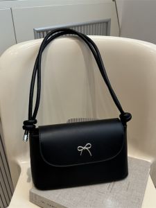 กระเป๋าสะพายข้างผู้หญิงแบบเรียบง่ายและอเนกประสงค์สำหรับฤดูใบไม้ผลิและฤดูร้อน กระเป๋าสะพายข้างแบบลำลอง วัสดุ PU ขนาดเล็ก