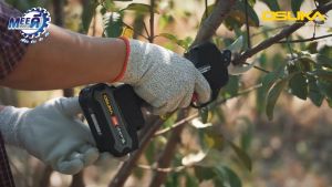 กรรไกรตัดกิ่ง OSUKA 20v OCMPP451-D1