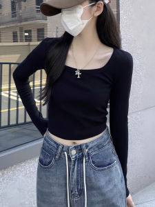 เสื้อยืดคอกว้างแขนยาวทรงเข้ารูปสีดำสำหรับใส่ไปทำงาน สไตล์ฤดูใบไม้ผลิและฤดูใบไม้ร่วง กระโปรงสั้นทรงเอสีพื้น เสื้อผ้าทำงานสำหรับผู้หญิง