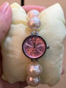 Đồng hồ nữ hiệu SENOVA QUARTZ thiết kế độc lạ mặt khảm trai  size 24x26mm dây tay 16.5cm