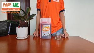 Dầu Động Cơ 2 Thì NP RITO màu đỏ(hồng) - Chai 1L - Mua 2 tặng phễu rót nhớt NPoil