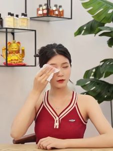 {Normal Pack} 1 Pack QianHui Series Avocado ParkII Extract Remover Wipes - Gentle Moisturizing 80 Sheets