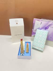 SET SON DƯỠ𝗡𝗚 𝗠Ô𝗜 𝗧𝗛𝗘 𝗪𝗛𝗢𝗢 𝗘𝗦𝗦𝗘𝗡𝗧𝗜𝗔𝗟 𝗟𝗜𝗣 𝗚𝗟𝗢𝗪 𝗕𝗔𝗟𝗠 𝗦𝗣𝗘𝗖𝗜𝗔𝗟 𝗦𝗘𝗧(màu 39 + mini 01)